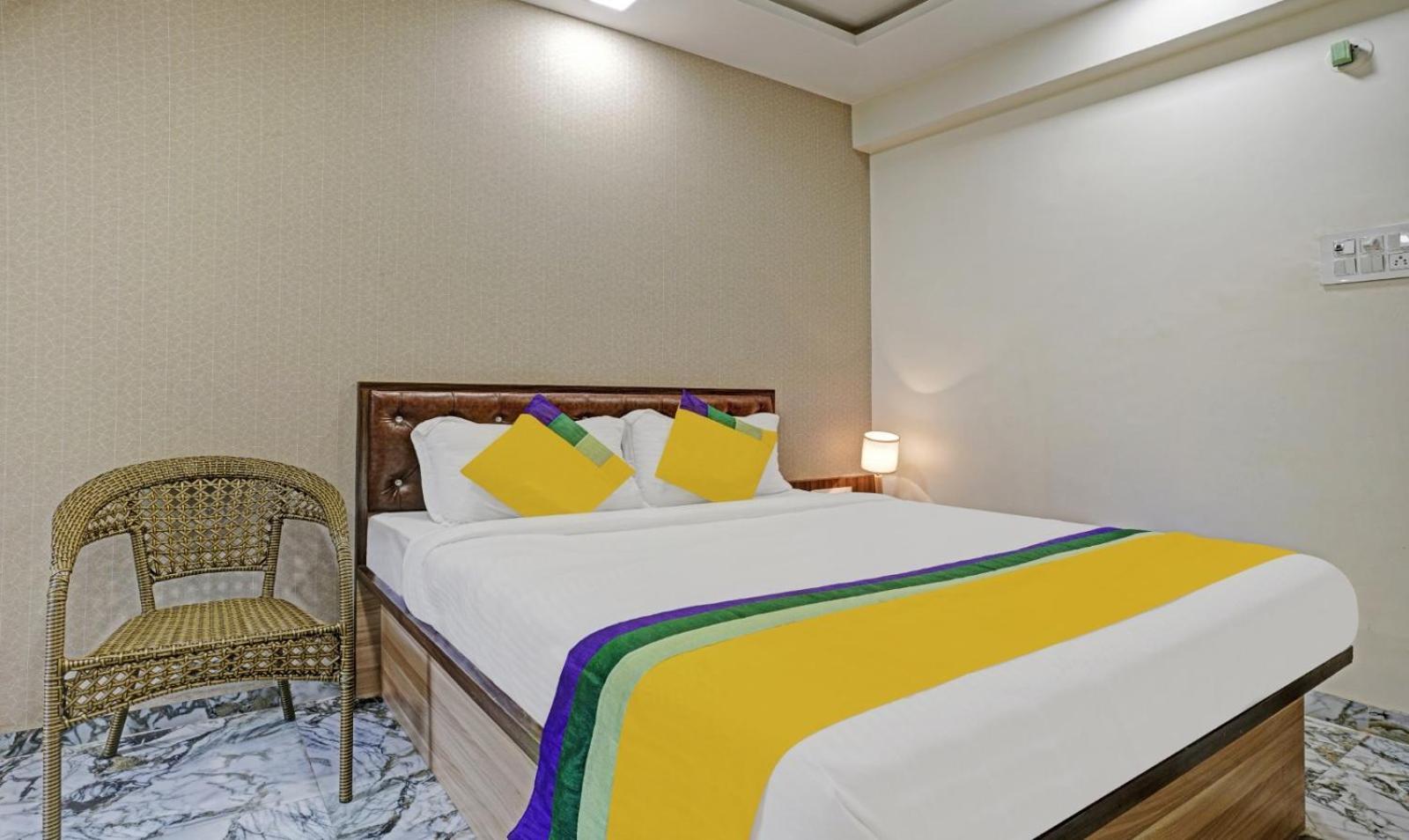 Glitz Hotels Golden Birds - Mahape, Нави Мумбаи Экстерьер фото