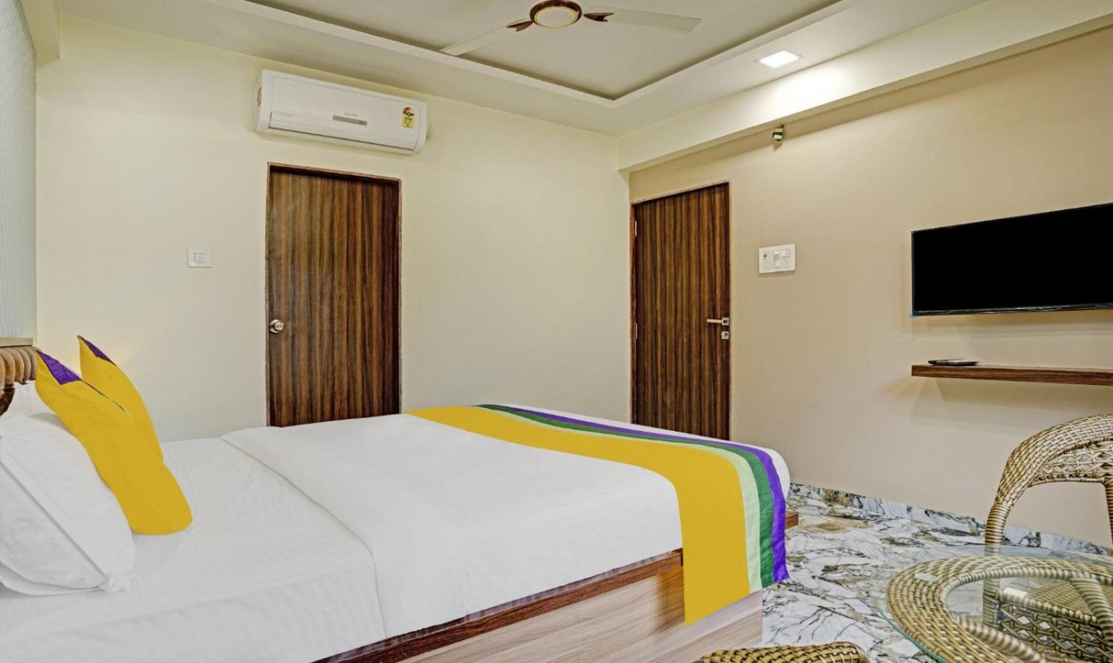 Glitz Hotels Golden Birds - Mahape, Нави Мумбаи Экстерьер фото
