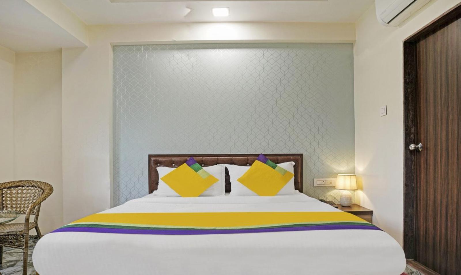 Glitz Hotels Golden Birds - Mahape, Нави Мумбаи Экстерьер фото